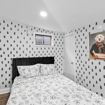 Holiday home The Whimsical Estate Sleeps 16plus 20m To Nyc Free Parking