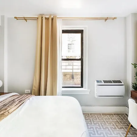 Apartment 73-1504 Newly Reno Uws Doorman Gym Laundry New York