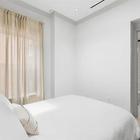 Linden Place Ii By Rove Travel 3 Bedroom Lenox Hill