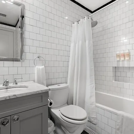 Linden Place Ii By Rove Travel 3 Bedroom Lenox Hill Apartment New York