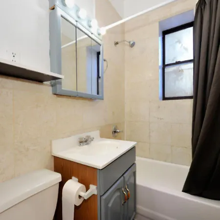Unique 2 Bed 1 Bath In Ues New York