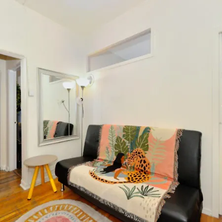 Unique 2 Bed 1 Bath In Ues Apartment *