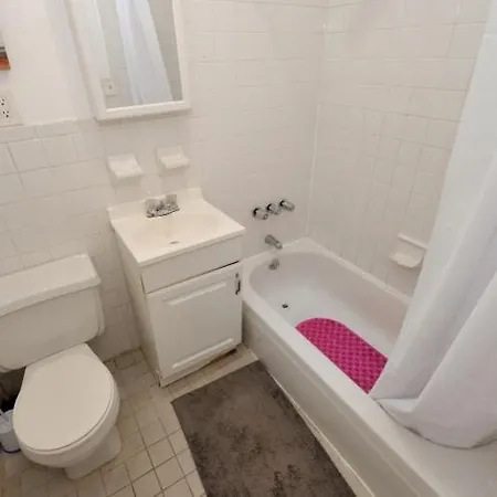 Apartment 2 Bed Sunny Midtown Furnished Wifi