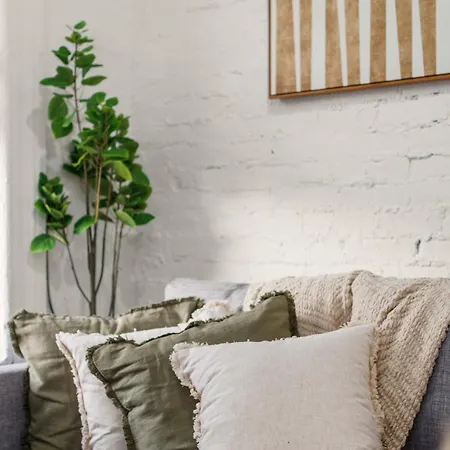 Stylish East Village Escape Comfort & Convenience New York