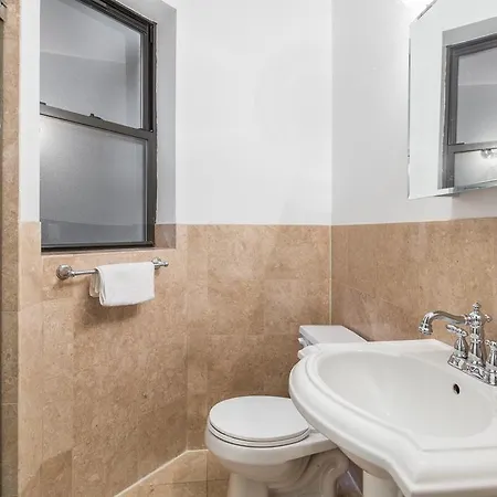 Apartment 2 Bedroom 2 Bathroom Apartment Hells Kitchen R New York