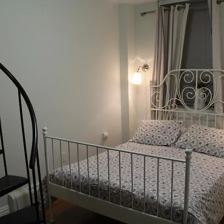 2 Bedroom 2 Bathroom Apartment Hells Kitchen R Apartment