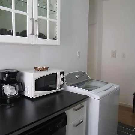 Uptown Broadway Deluxe Apartment