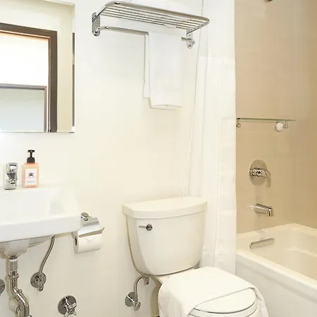 East 51st Street Apt 4r *