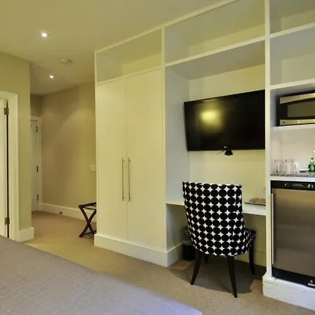 Sleeps 2 Air Con Wifi T057558 New York