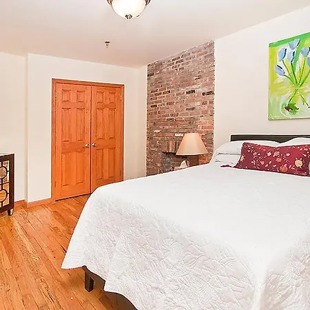 Sleeps 10 Wifi Apartment *
