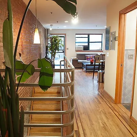 Sleeps 10 Wifi Apartment