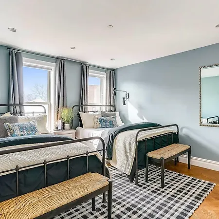 Stayloom's Gorgeous Luxe Brownstone | Near A/c *