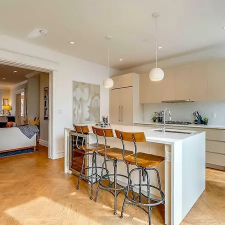 Villa Stayloom's Gorgeous Luxe Brownstone | Near A/c *