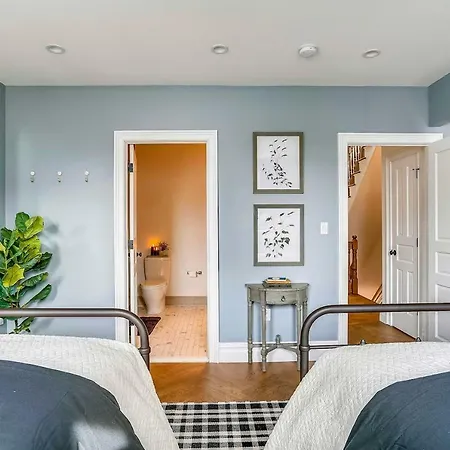 Stayloom's Gorgeous Luxe Brownstone | Near A/c Villa