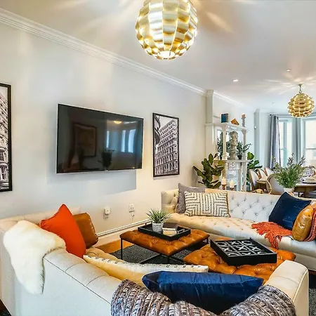 Stayloom's Gorgeous Luxe Brownstone | Near A/c Villa