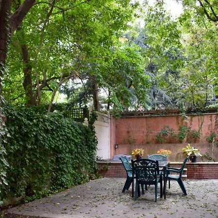 Apartment 4 Bd Garden