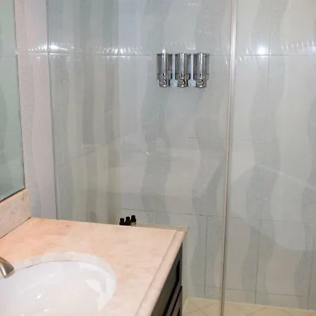 4 Bd Garden Apartment *