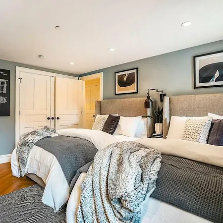 Stayloom's Gorgeous Luxe Brownstone | Near A/c Villa *