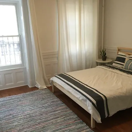 Steps To Subway! 20 Min To Manhattan! Apartment