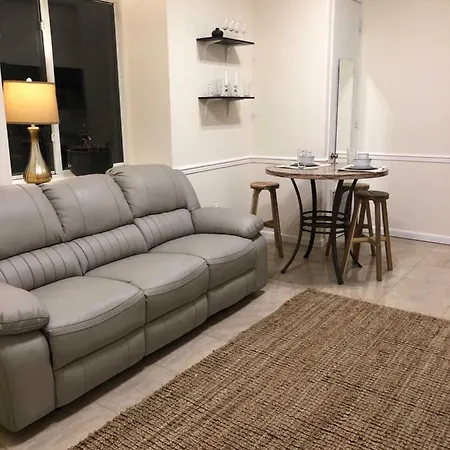 - Brooklyn 3 Bedroom / 2 Bathrooms Apt, Sleeps 7 People Apartment *