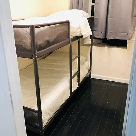 - Brooklyn 3 Bedroom / 2 Bathrooms Apt, Sleeps 7 People