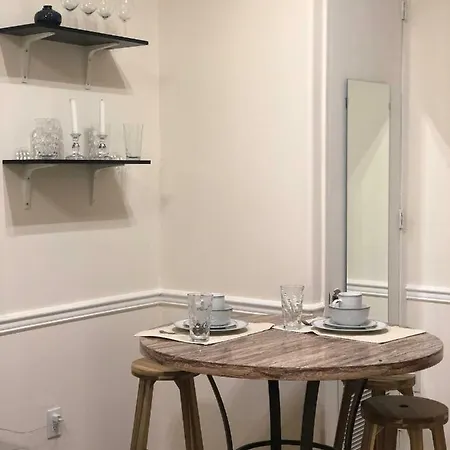 - Brooklyn 3 Bedroom / 2 Bathrooms Apt, Sleeps 7 People * New York