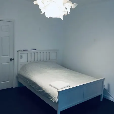 Big Design In 3bdr Apt. Brooklyn.bensonhurst. Homestay