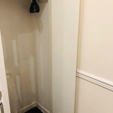 - Brooklyn 3 Bedroom / 2 Bathrooms Apt, Sleeps 7 People *