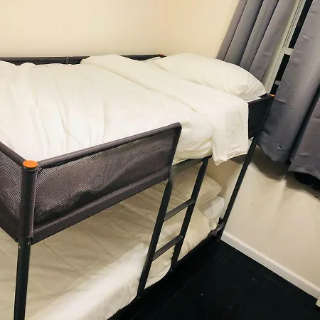 - Brooklyn 3 Bedroom / 2 Bathrooms Apt, Sleeps 7 People