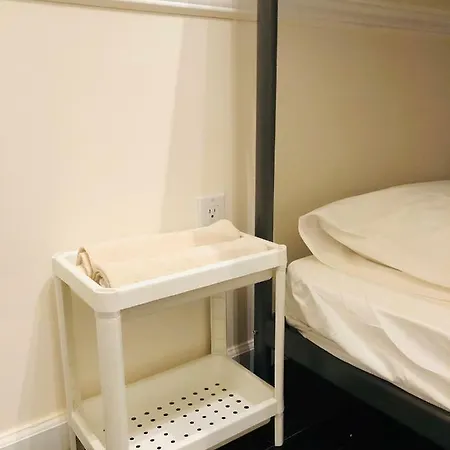- Brooklyn 3 Bedroom / 2 Bathrooms Apt, Sleeps 7 People