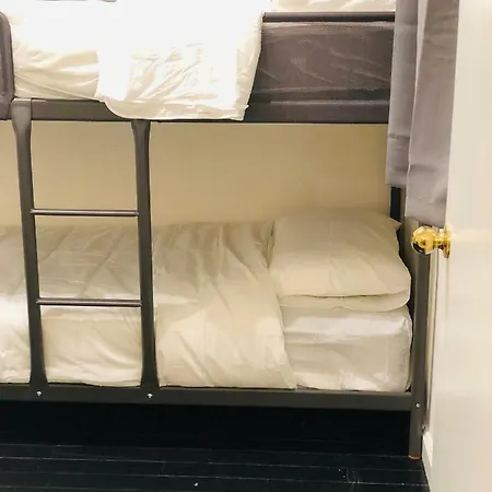 Apartment - Brooklyn 3 Bedroom / 2 Bathrooms Apt, Sleeps 7 People