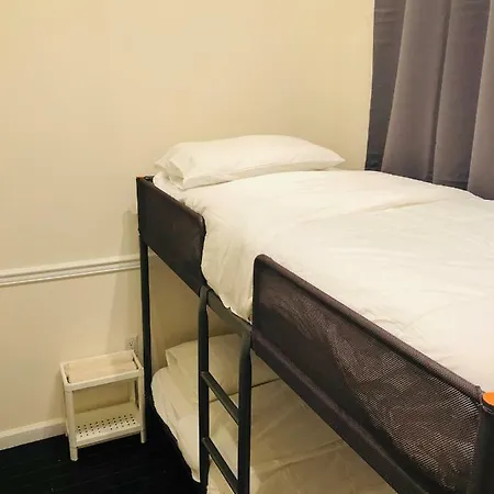 - Brooklyn 3 Bedroom / 2 Bathrooms Apt, Sleeps 7 People * New York