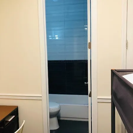 - Brooklyn 3 Bedroom / 2 Bathrooms Apt, Sleeps 7 People *