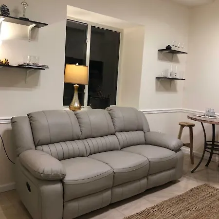 - Brooklyn 3 Bedroom / 2 Bathrooms Apt, Sleeps 7 People Apartment *
