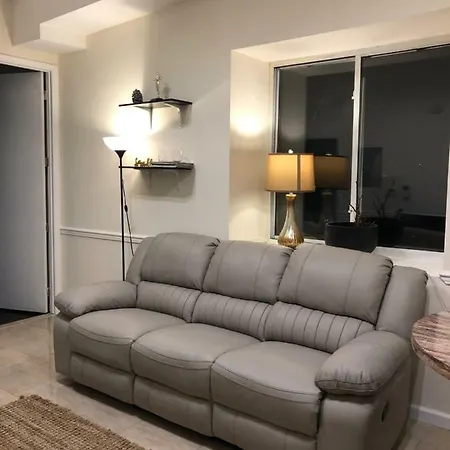 - Brooklyn 3 Bedroom / 2 Bathrooms Apt, Sleeps 7 People Apartment *