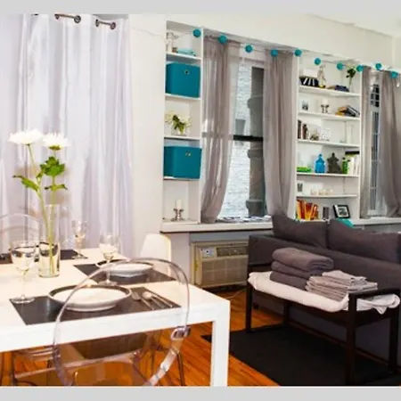 Cozy Central Park Pad Close To Everything!