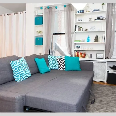 Cozy Central Park Pad Close To Everything! *