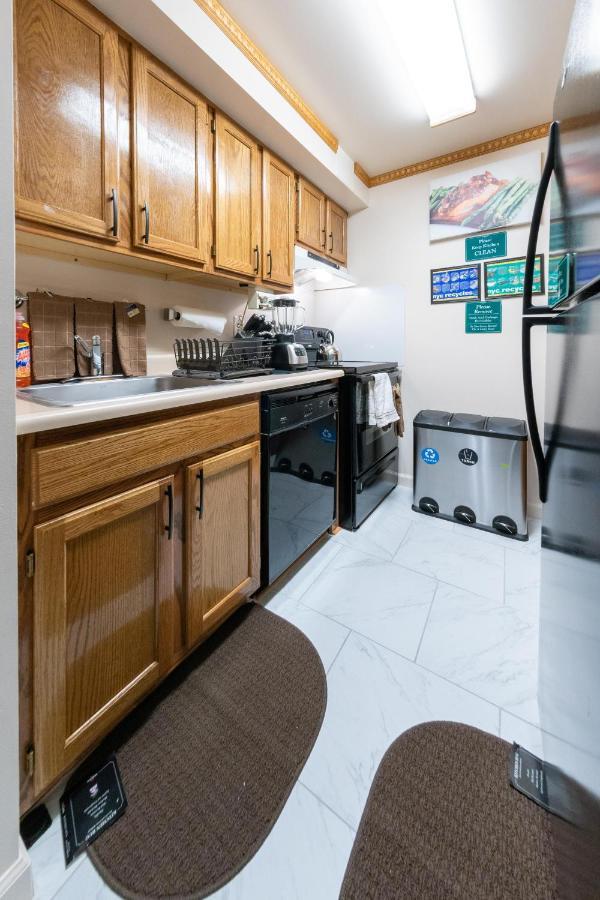 Two-bedroom Serviced Apartment: High-speed Wi-fi & Bi-monthly Housekeeping Apartment