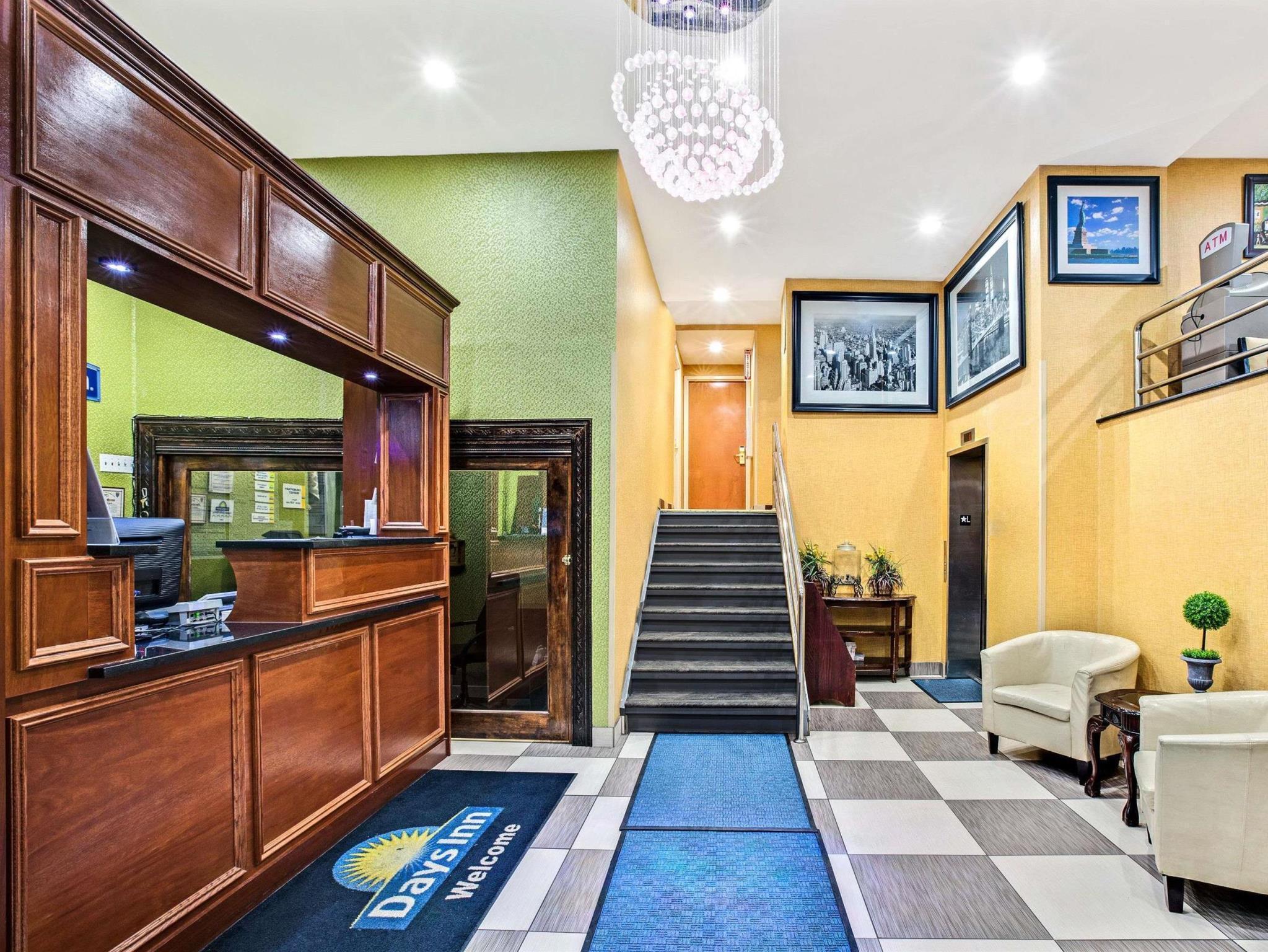 Days By Wyndham Long Island Hotel