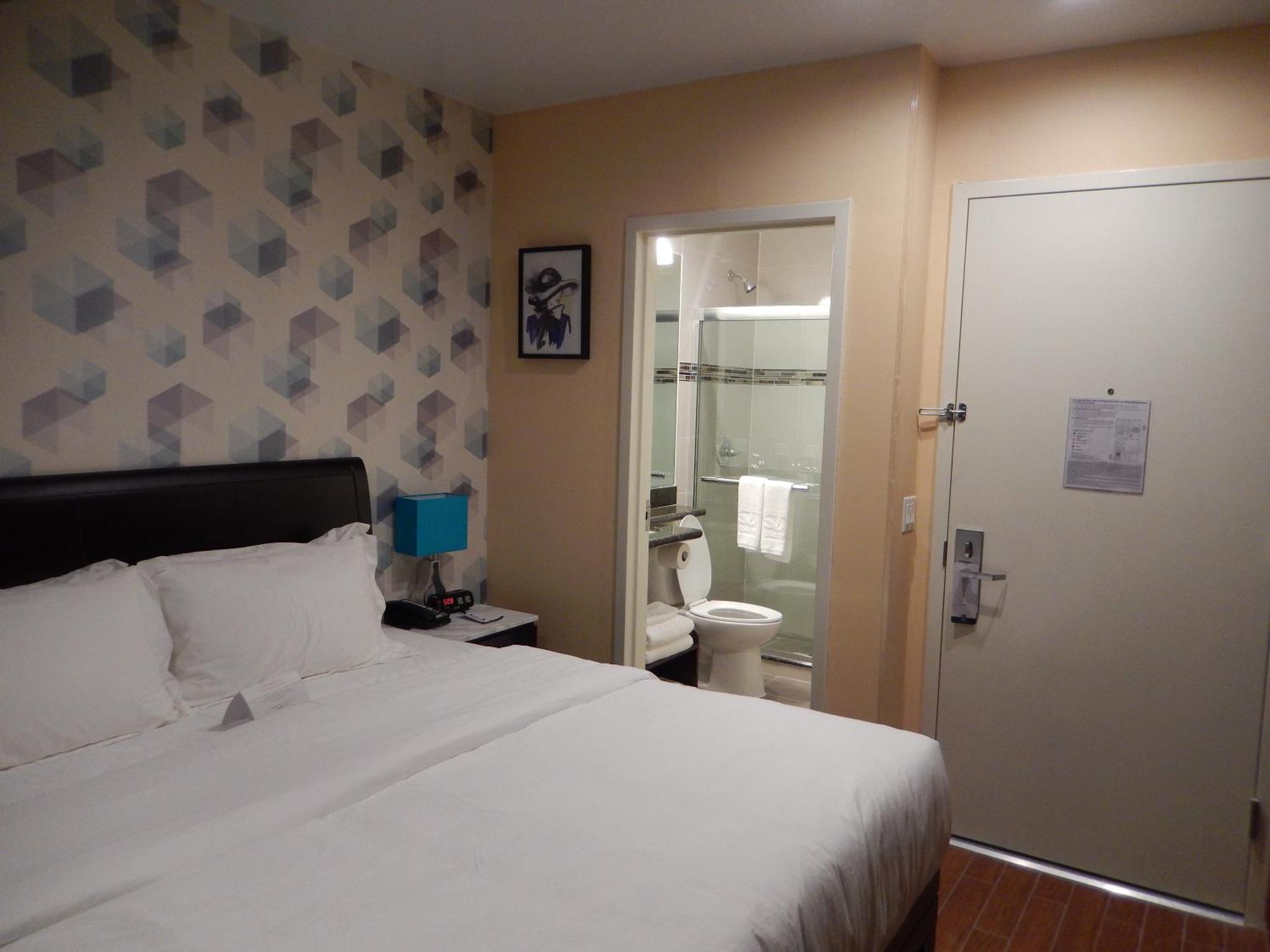 Hotel Quality Near Sunset Park 3*