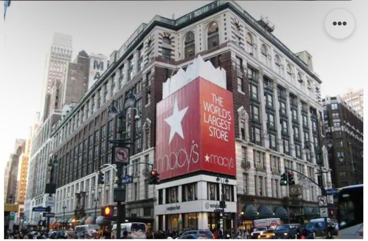 Hansem Near Empire State Building New York