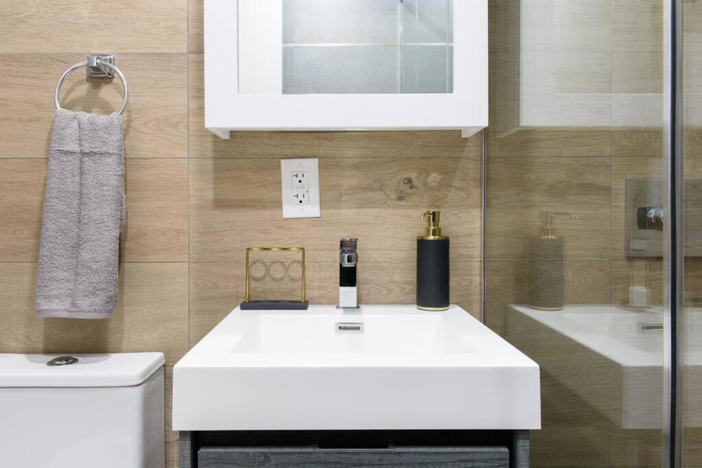 24-14 Renovated Prime Gramercy W D New York