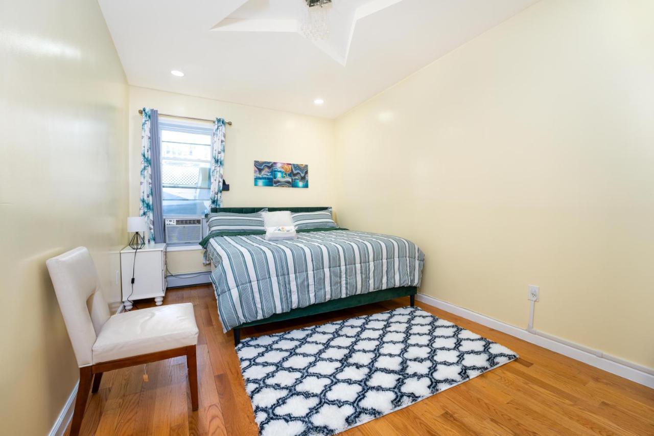 Apartment A Slice Of Paradise Awaits You! New York