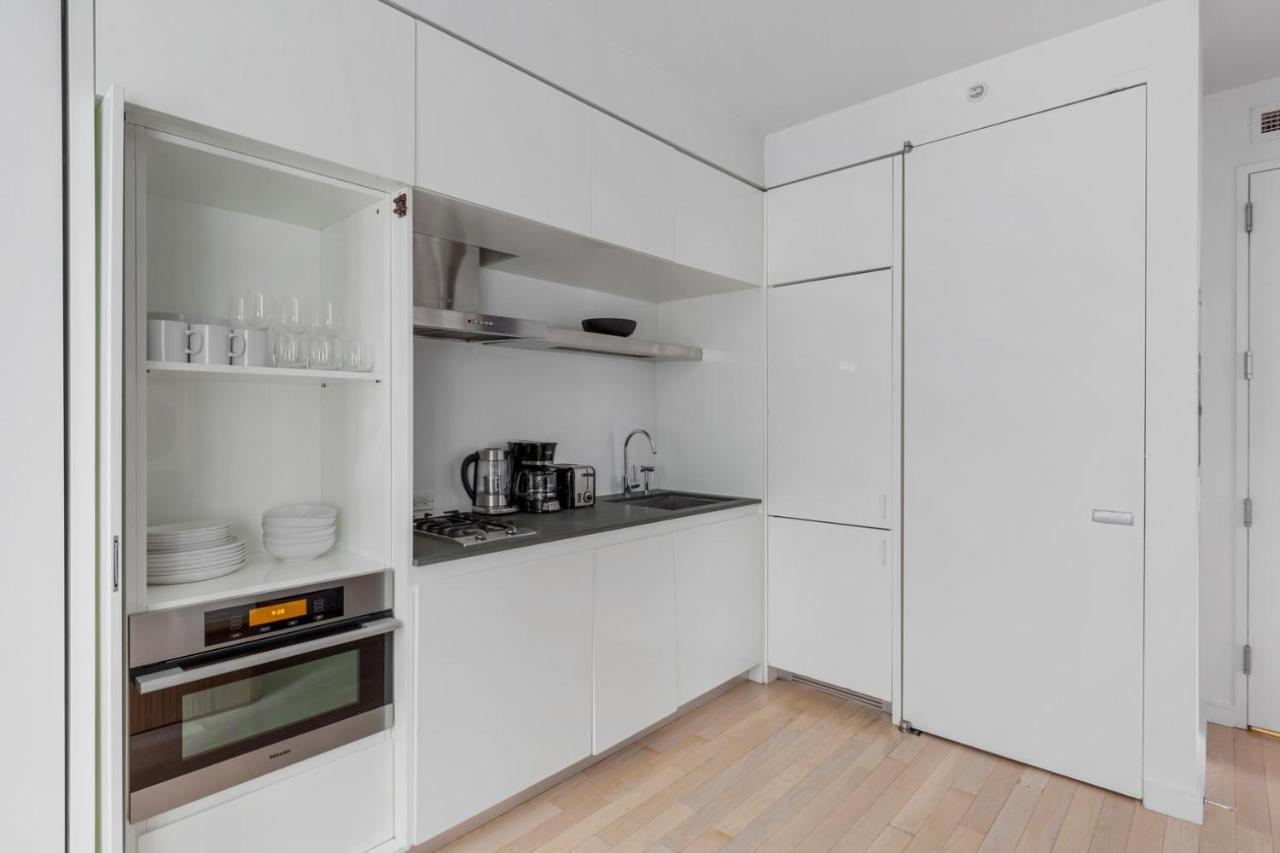 Midtown 1br W Doorman Gym Wd Nr Rock Center Nyc-1127 New York