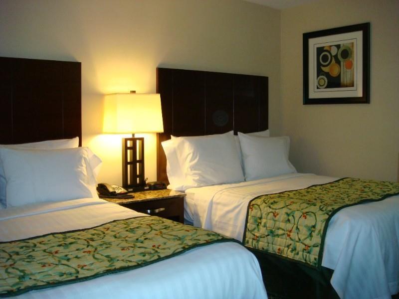 - Laguardia Airport Hotel 3*
