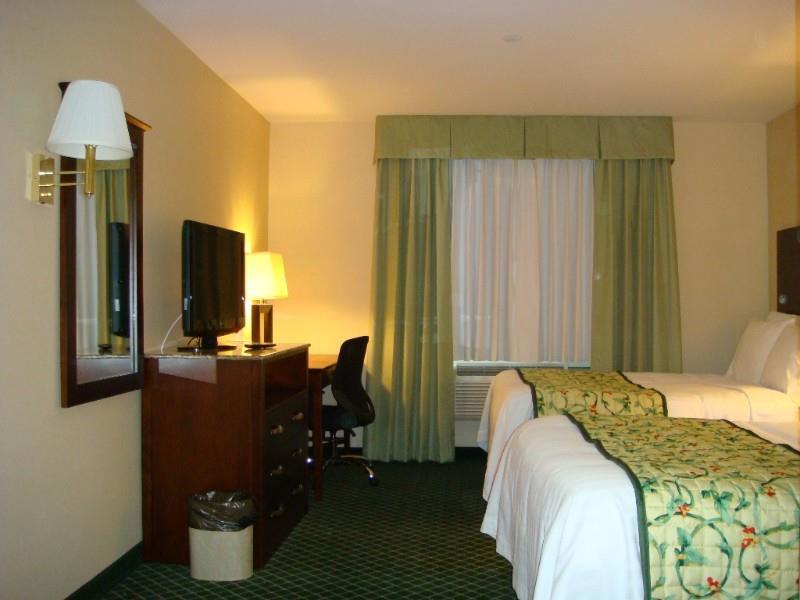 - Laguardia Airport Hotel