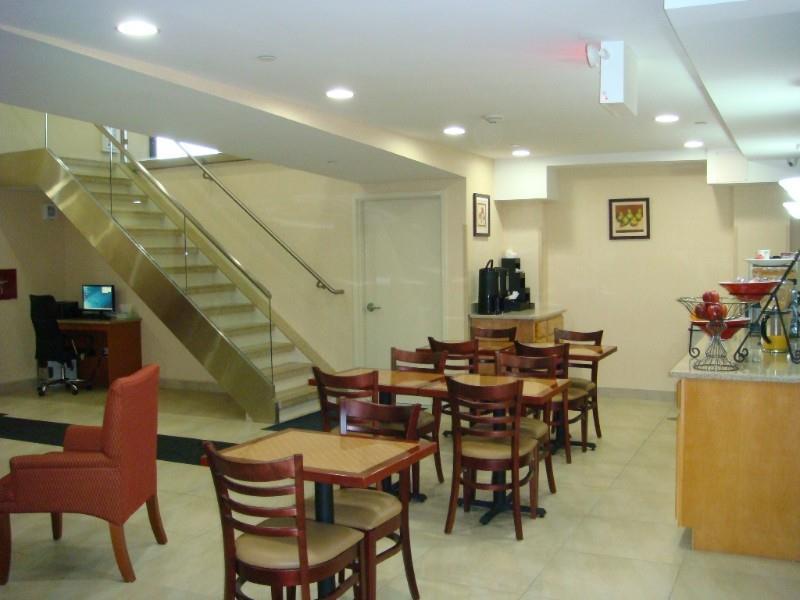 - Laguardia Airport 3*