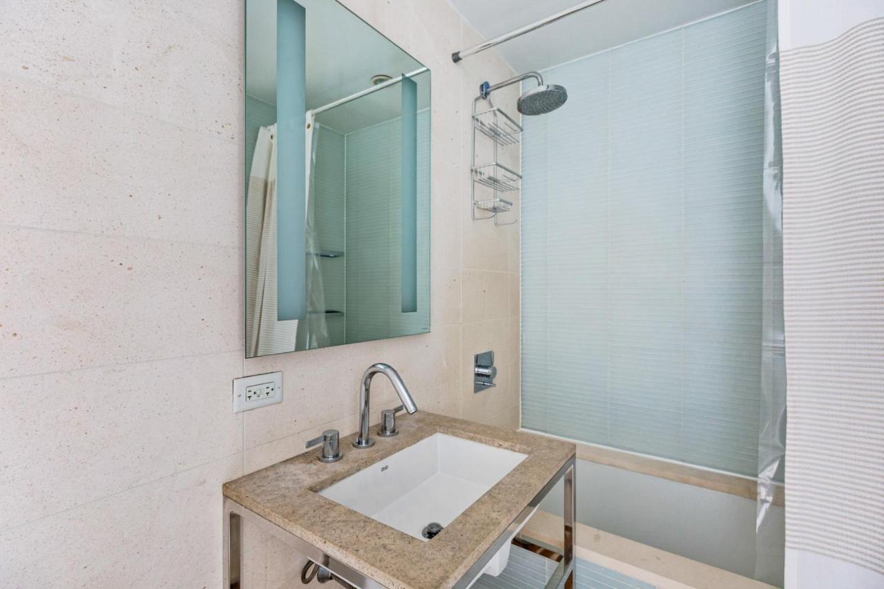 Midtown 1br W Doorman Gym Wd Nr Rock Center Nyc-1127 Apartment New York