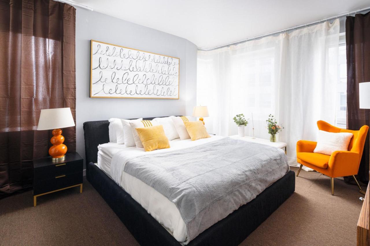 Luxurious 1bd Steps From Times Square * New York