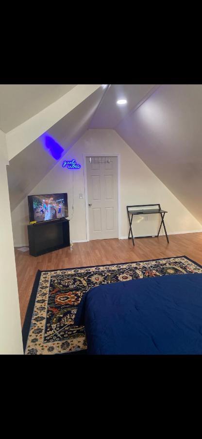 Séjour chez l'habitant Newly Renovated One Bedroom Shared Cheerful In The Heart Of Queens *